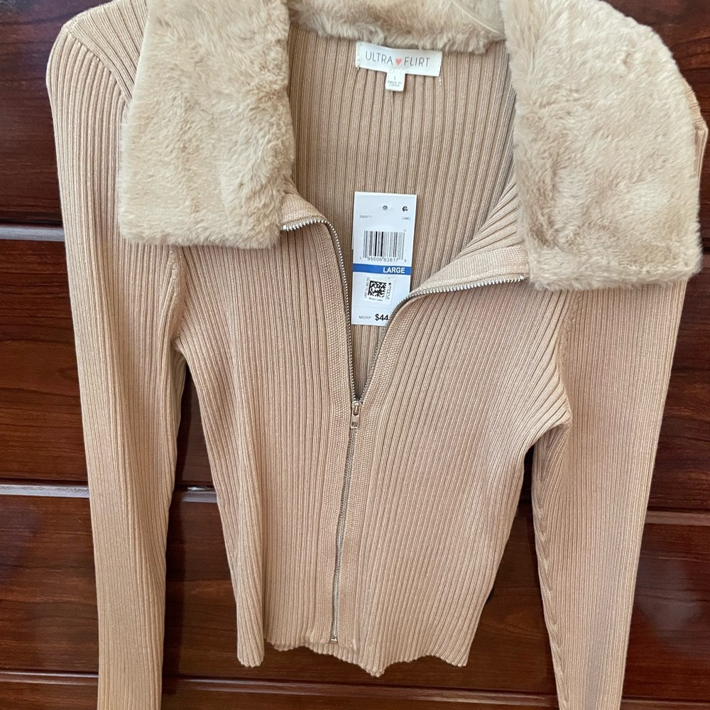 Y2K-inspired beige zip up ribbed sweater with faux fur collar